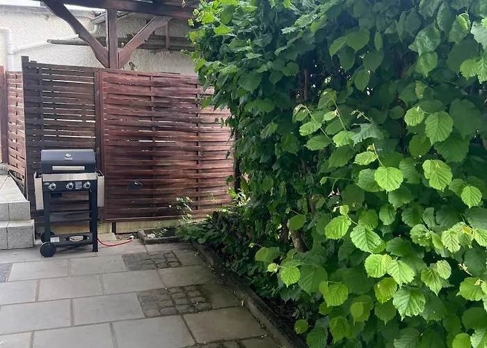 Gartenparadies Mit Rheinblick In Urbar * Urbar (Mayen-Koblenz)